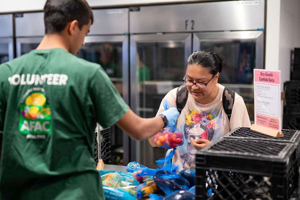 Distribución Diaria de Alimentos en la Oficina Central de AFAC en Nelson